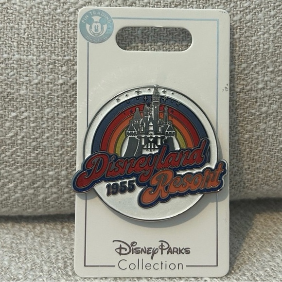 Disney retro rainbow castle pin 1955 - Picture 1 of 2